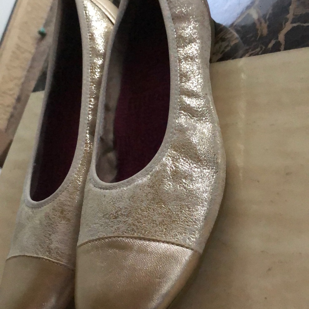 Gorgeous NWOT Munro Henley Cap toe flats - Picture 8 of 8